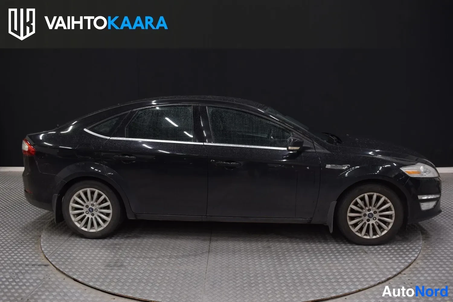 Musta Ford Mondeo 2013, etuviisto, keula oikealle, kuva 4