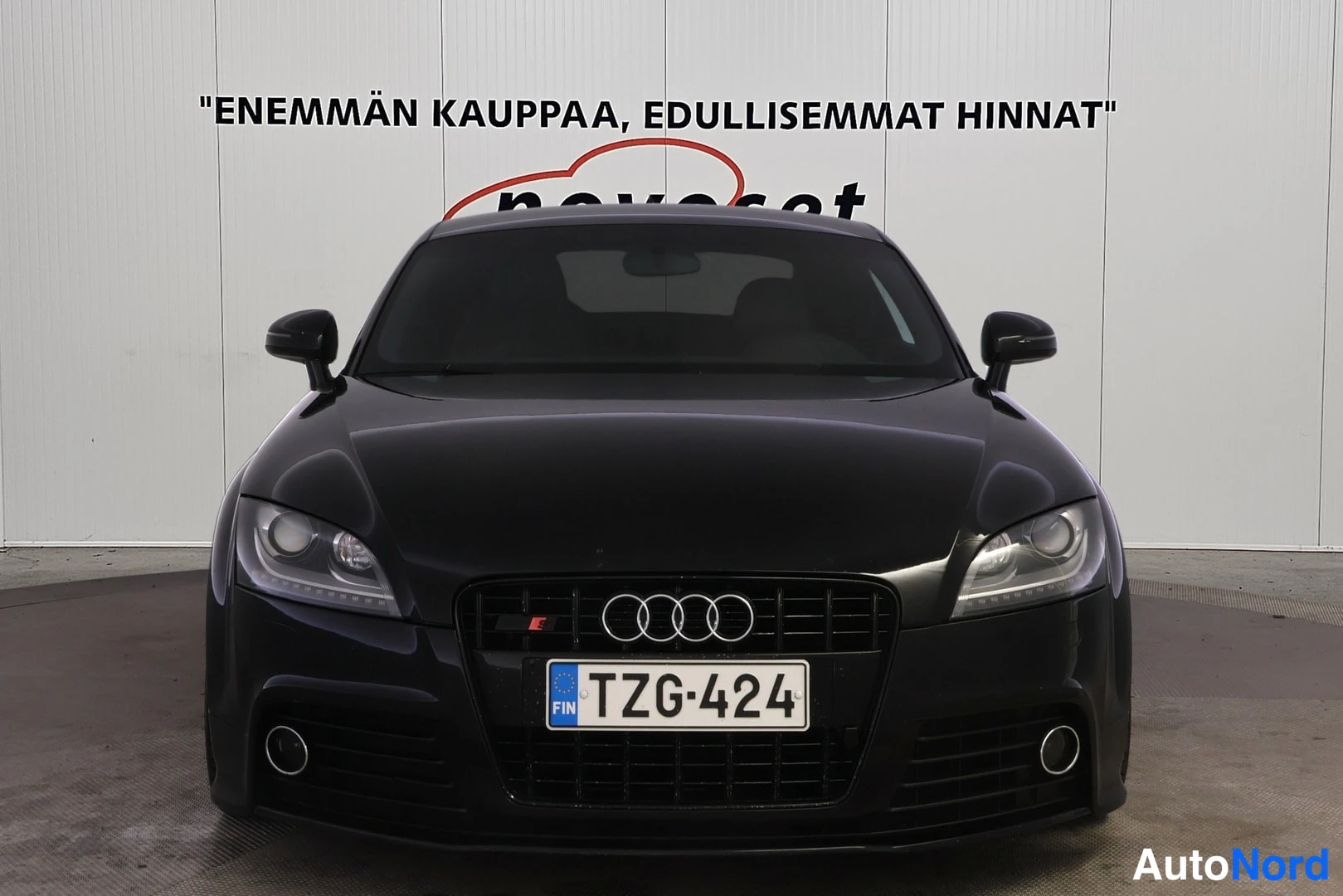 Musta Audi TTS 2009, edestä, kuva 3