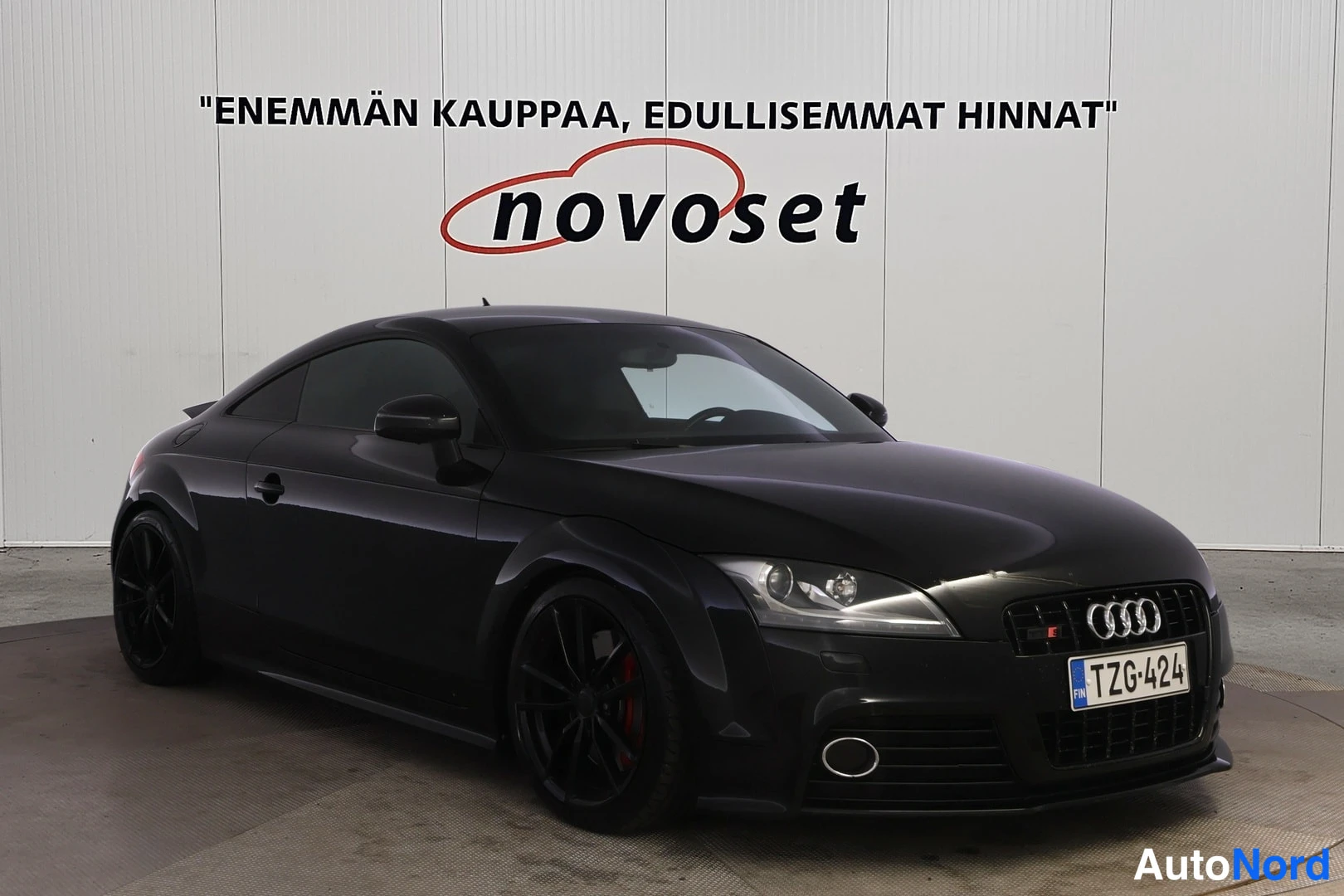 Musta Audi TTS 2009, etuviisto, keula oikealle, kuva 2