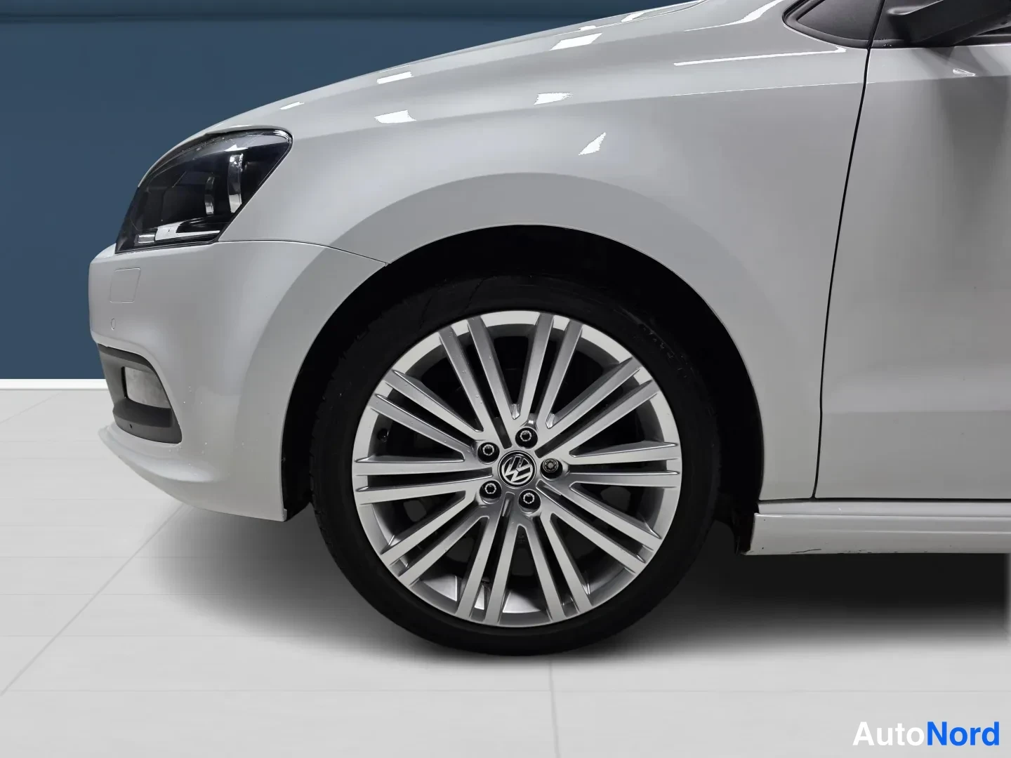 Valkoinen Volkswagen Polo 2017, yksityiskohta, kuva 15