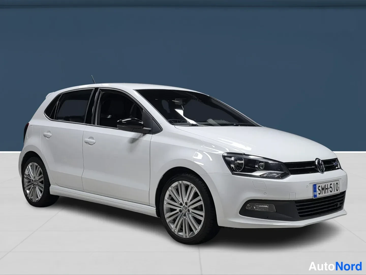 Valkoinen Volkswagen Polo 2017, etuviisto, keula oikealle, kuva 3