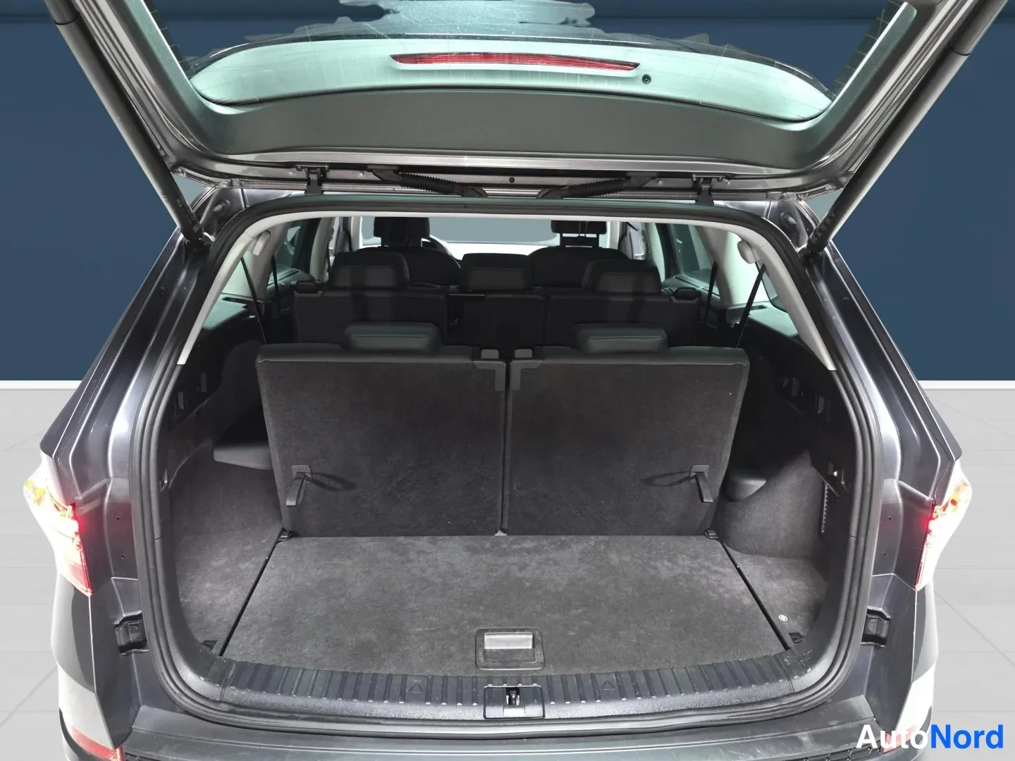 Harmaa Skoda Kodiaq 2022, tavaratila, kuva 13