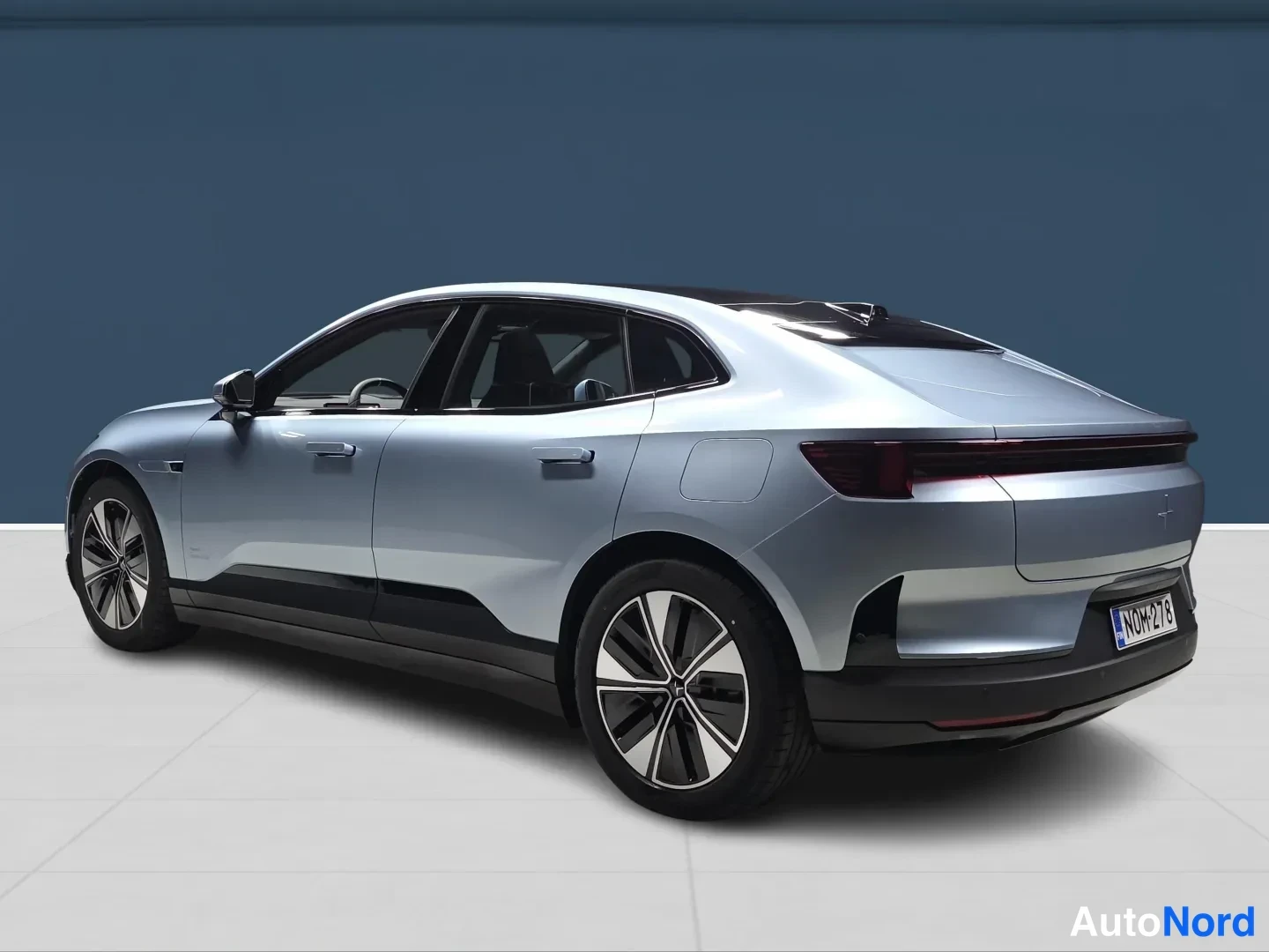 Sininen Polestar 4 2026, takaviisto, kuva 5