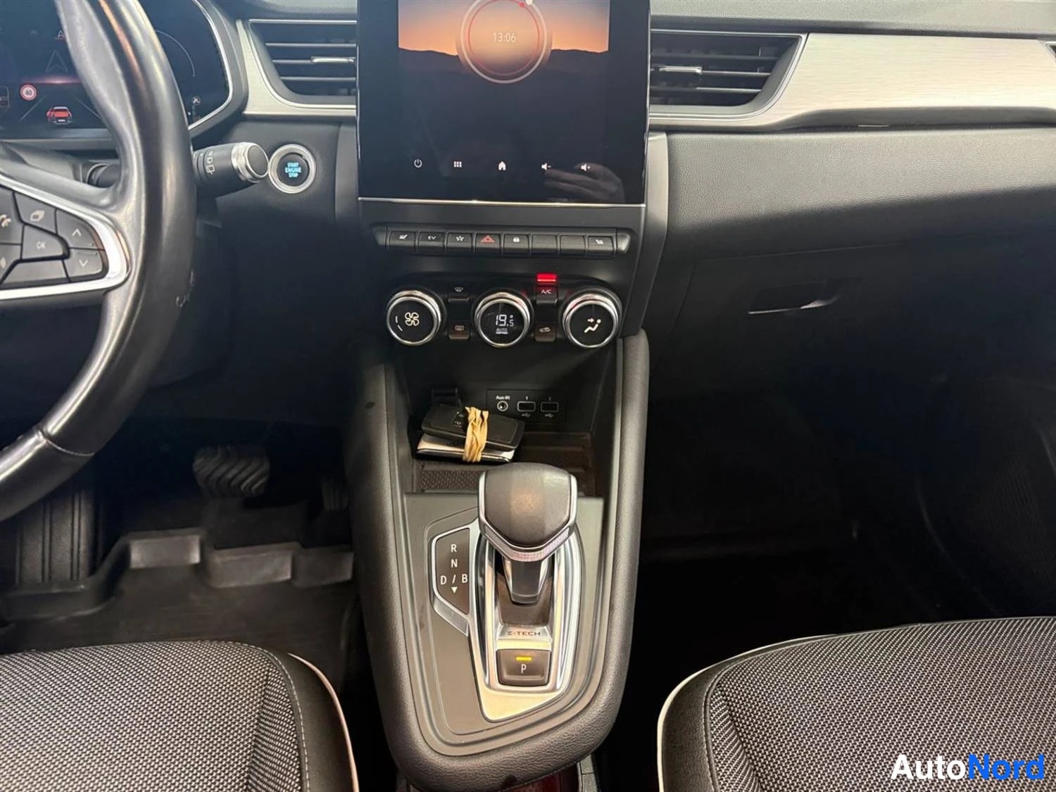 Musta Renault Captur E-TECH Plug-in hybrid 2021, yksityiskohta, kuva 14