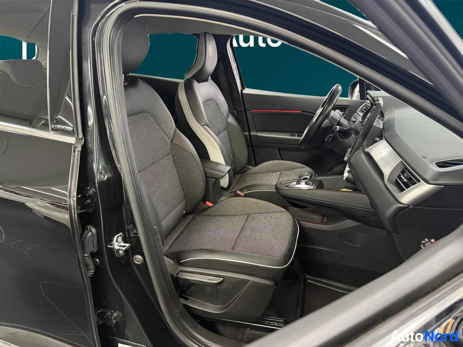 Musta Renault Captur E-TECH Plug-in hybrid 2021, etuistuimet, kuva 11