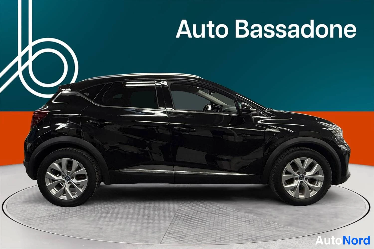 Musta Renault Captur E-TECH Plug-in hybrid 2021, sivulta, kuva 4