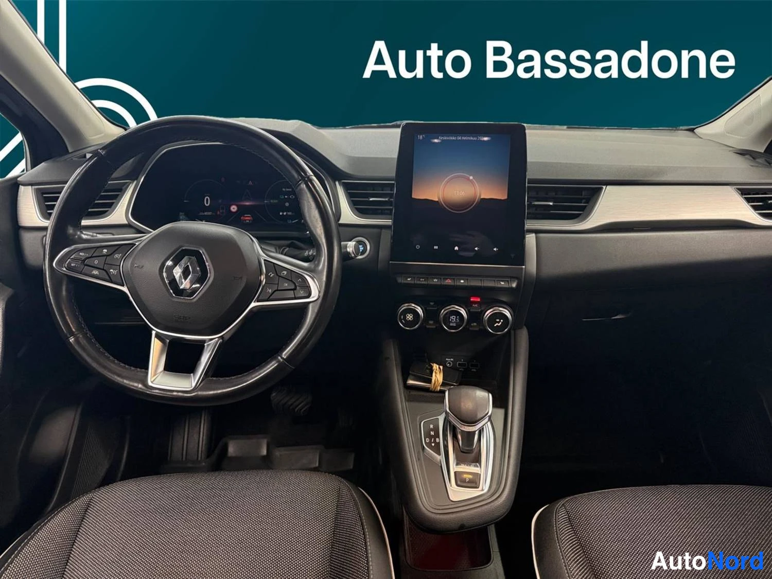 Musta Renault Captur E-TECH Plug-in hybrid 2021, ohjaamo, kuva 10