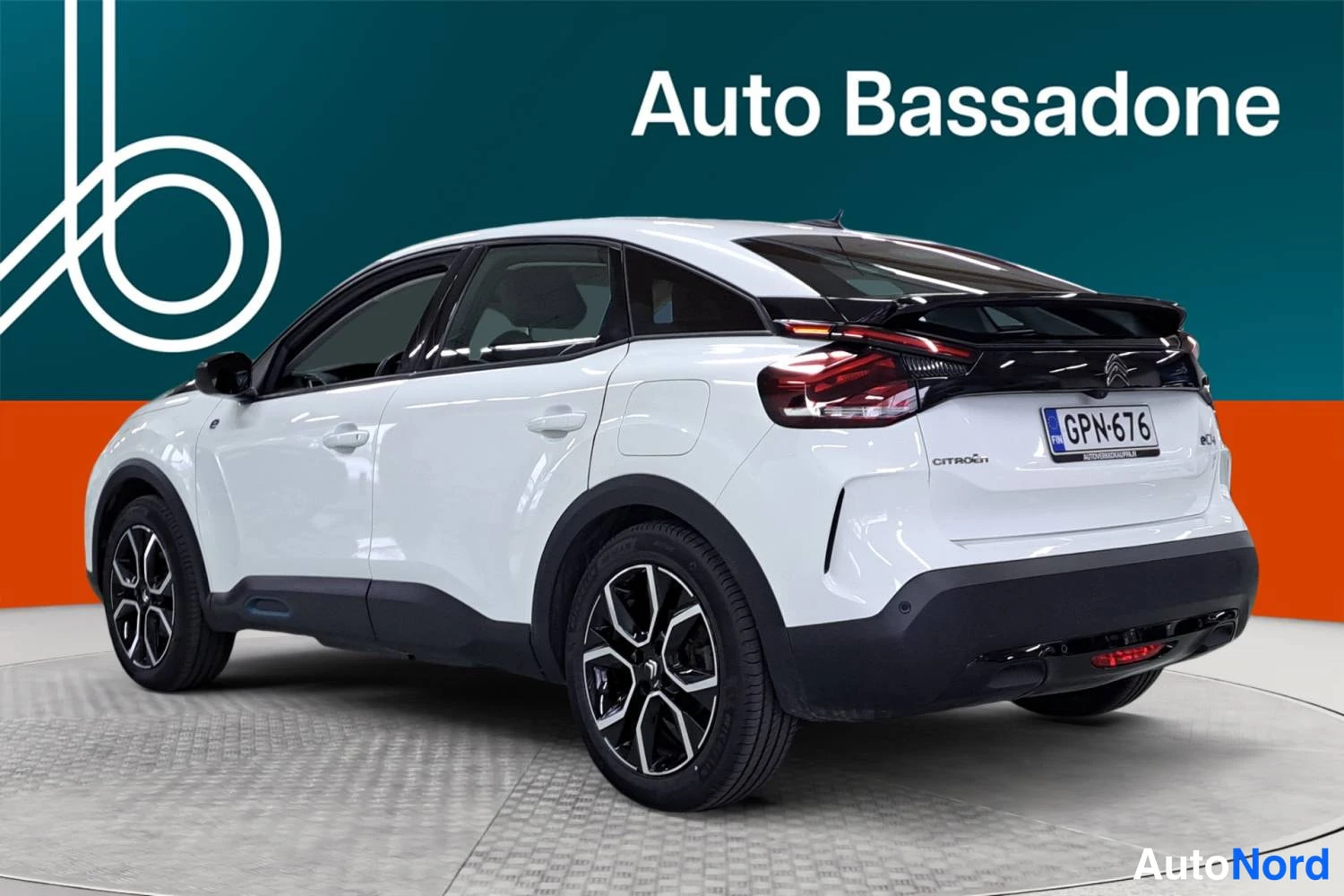 Valkoinen Citroen C4 2023, takaviisto, kuva 6