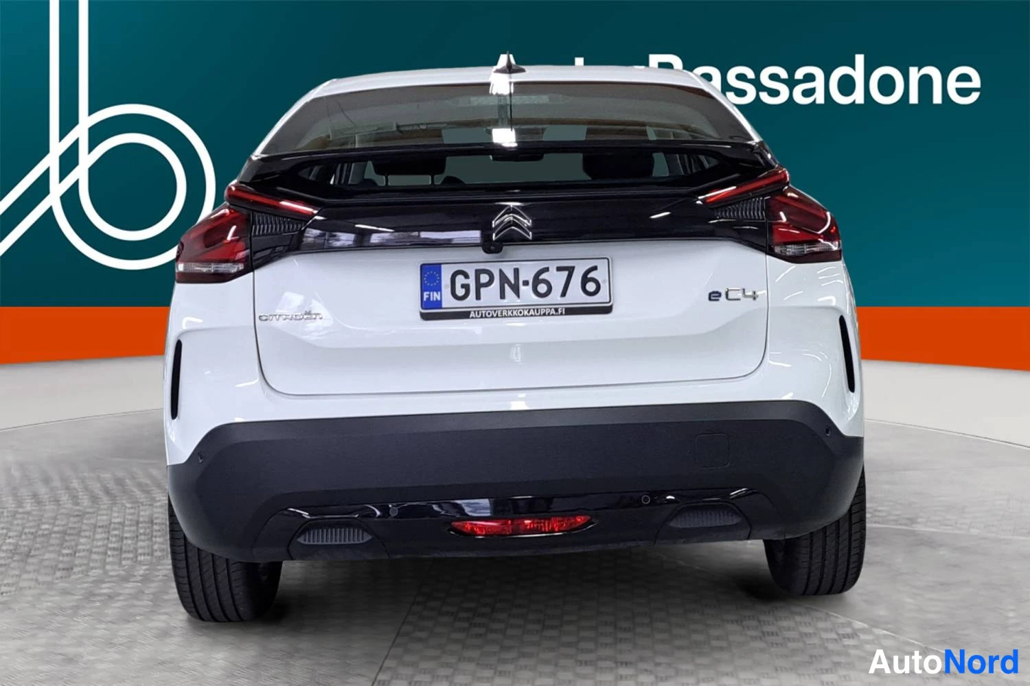 Valkoinen Citroen C4 2023, takaa, kuva 8