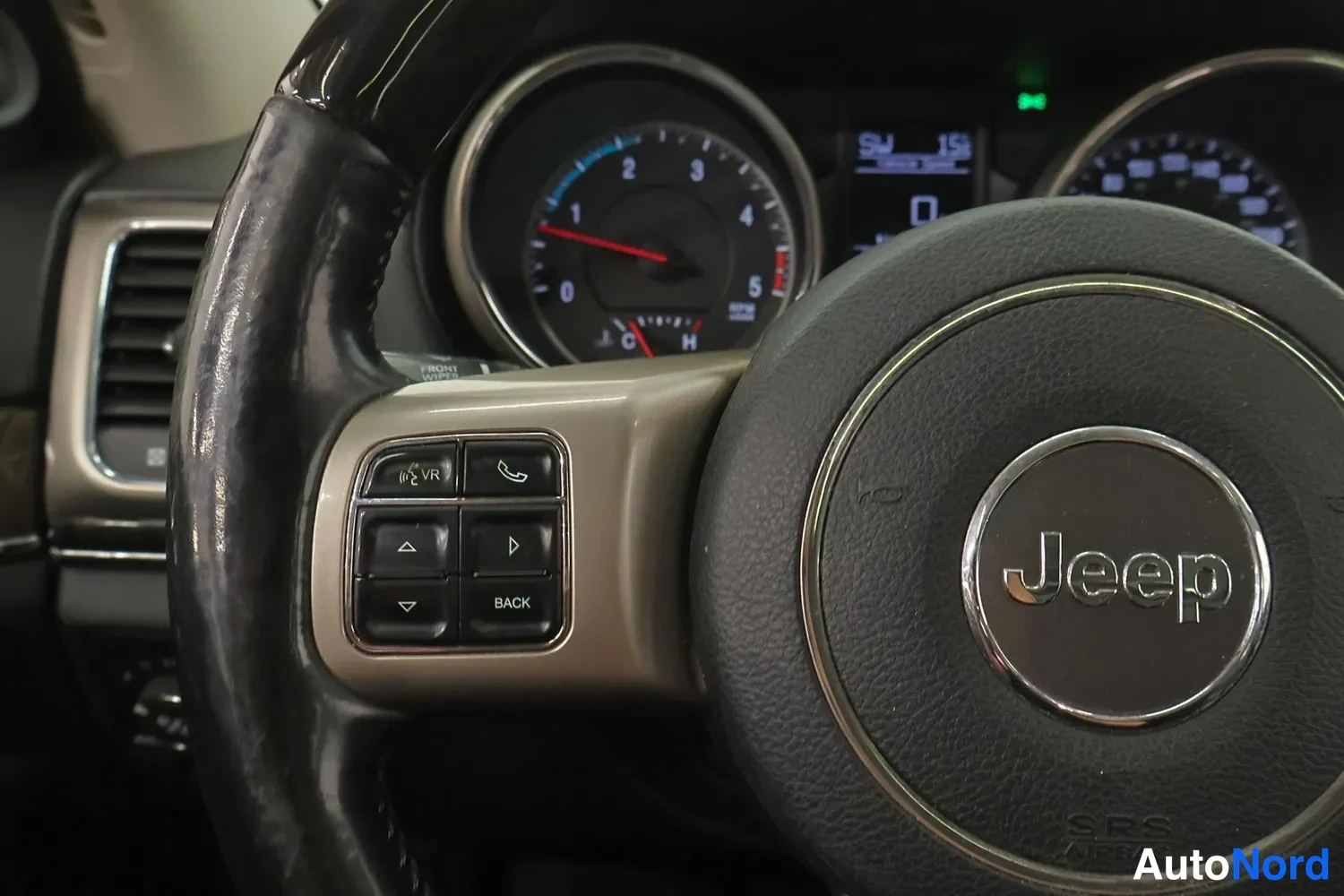 Valkoinen Jeep Grand Cherokee 2011, kuva 30