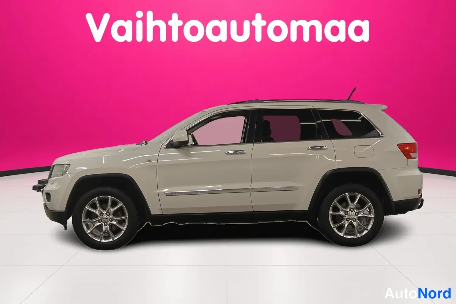 Valkoinen Jeep Grand Cherokee 2011, sivulta, kuva 4