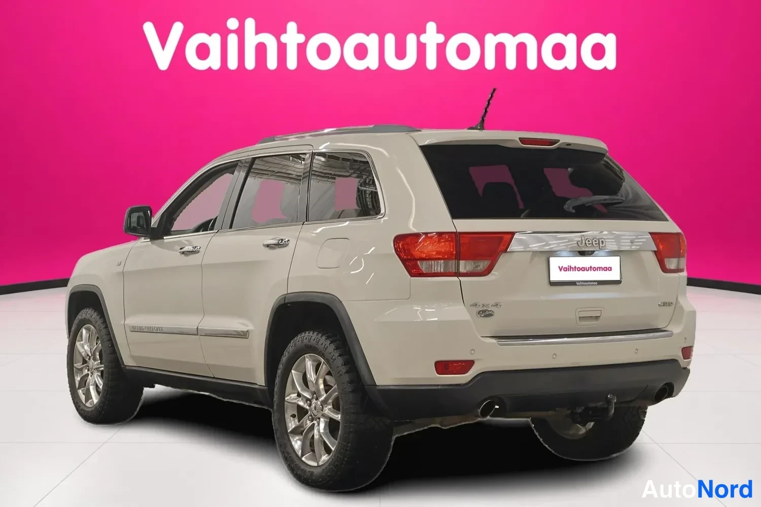 Valkoinen Jeep Grand Cherokee 2011, takaviisto, kuva 6