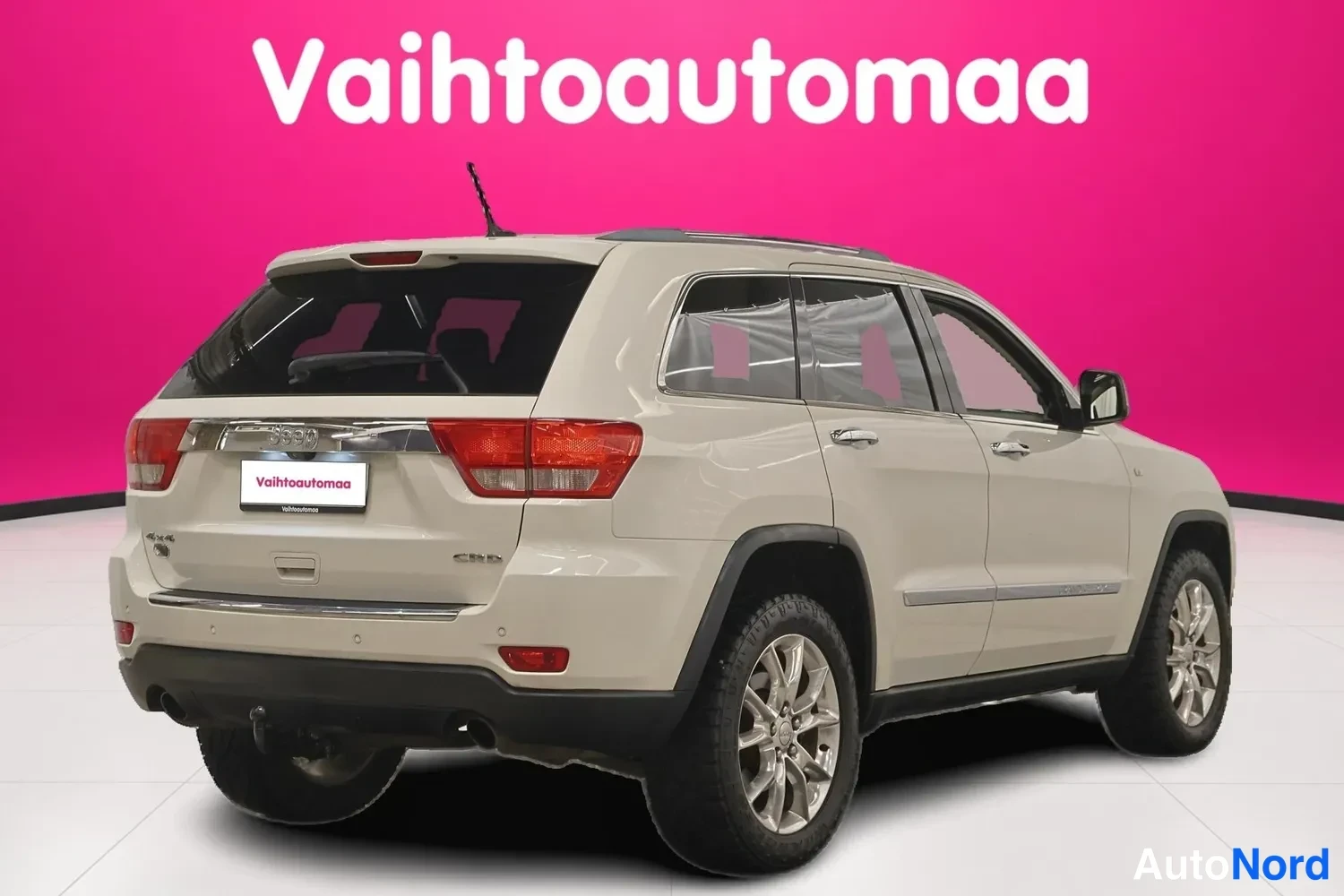 Valkoinen Jeep Grand Cherokee 2011, takaviisto, kuva 7