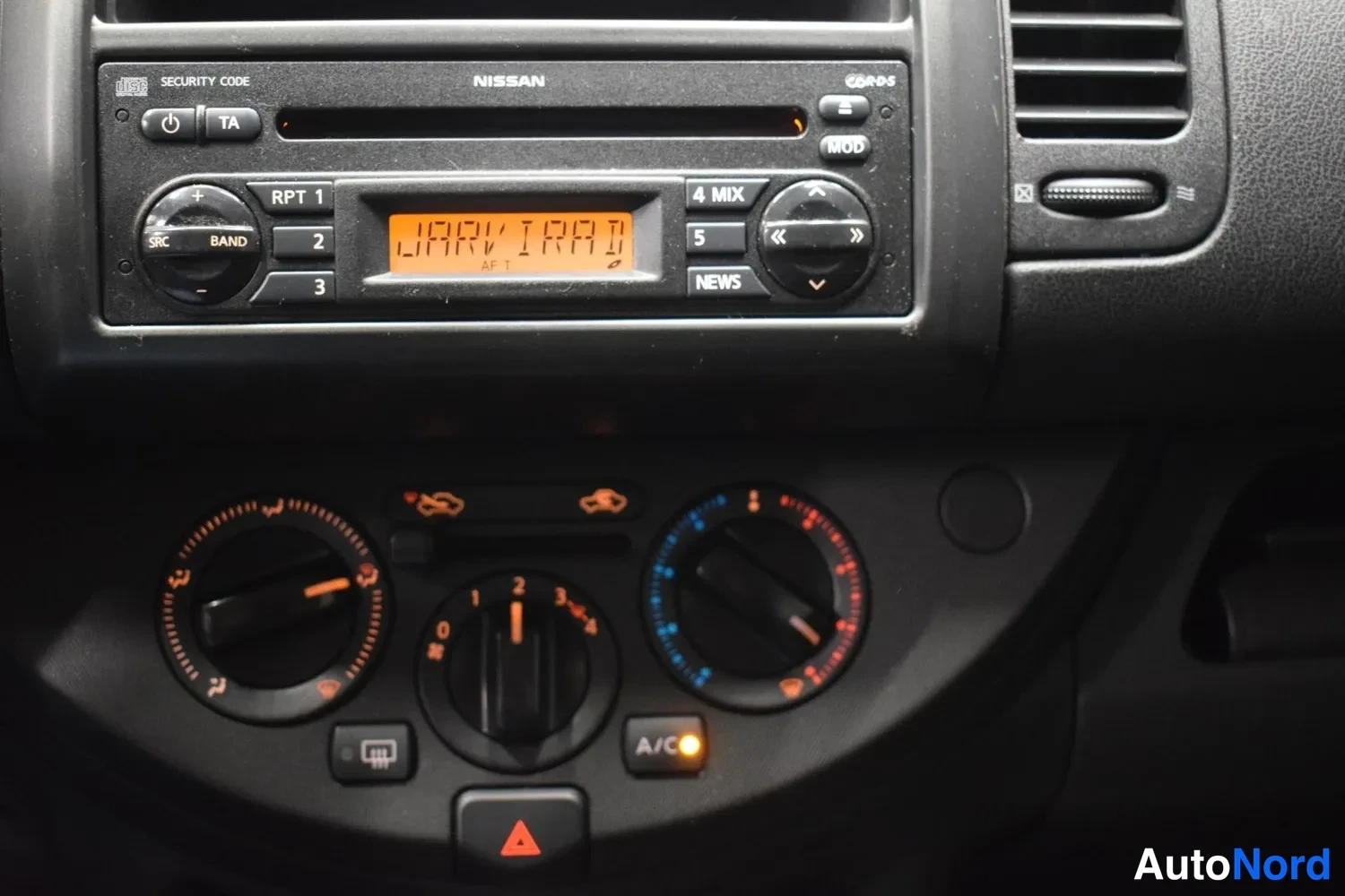 Sininen Nissan Note 2008, yksityiskohta, kuva 4