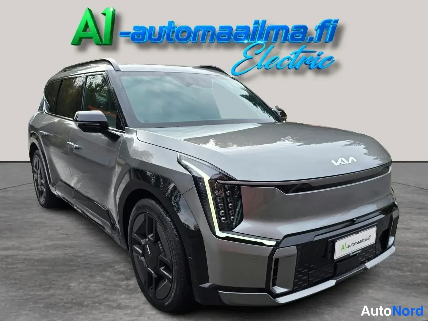 Harmaa Kia EV9 2024, etuviisto, keula oikealle, kuva 2