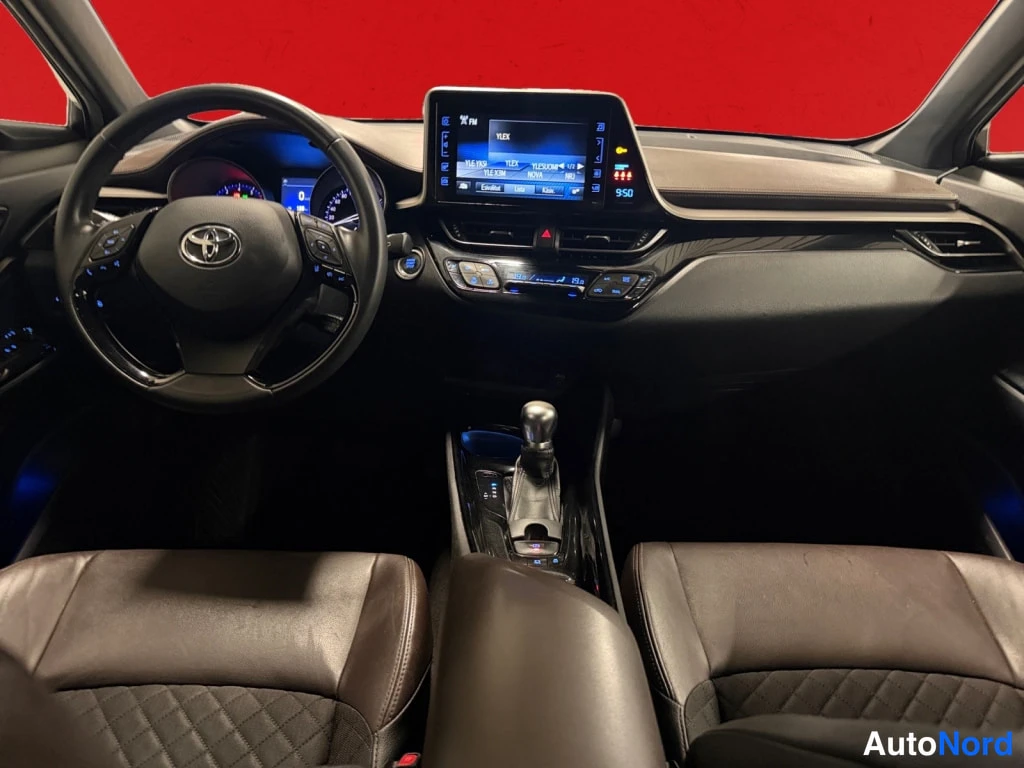 Valkoinen Toyota C-HR 2017, ohjaamo, kuva 9
