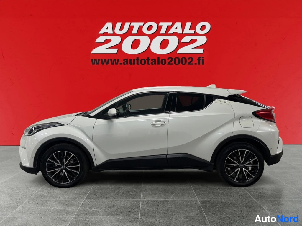 Valkoinen Toyota C-HR 2017, sivulta, kuva 5