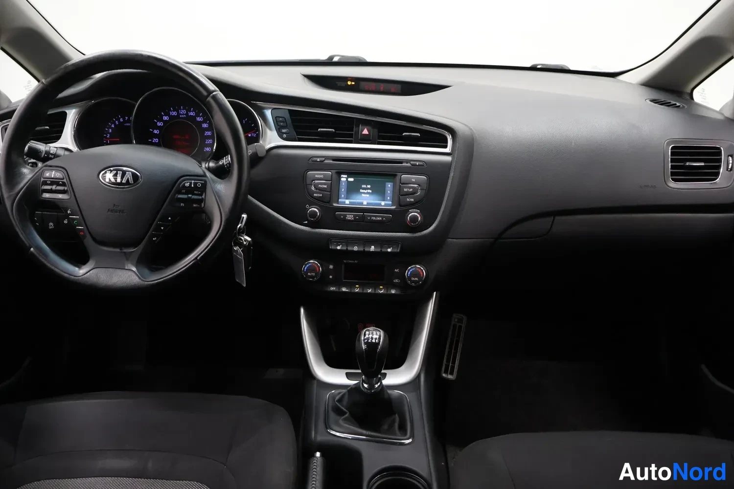 Hopea Kia Ceed 2016, ohjaamo, kuva 9