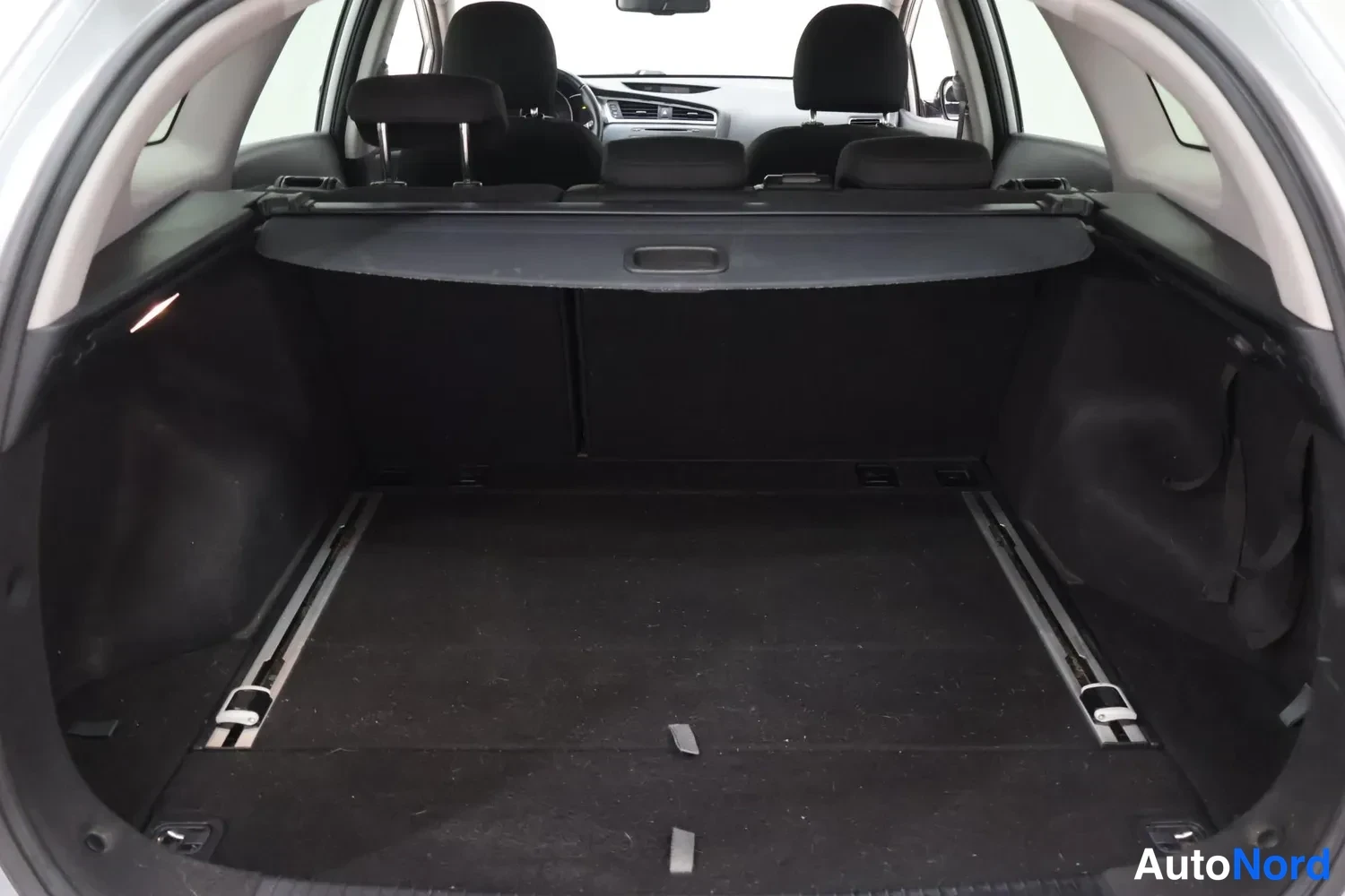 Hopea Kia Ceed 2016, tavaratila, kuva 12