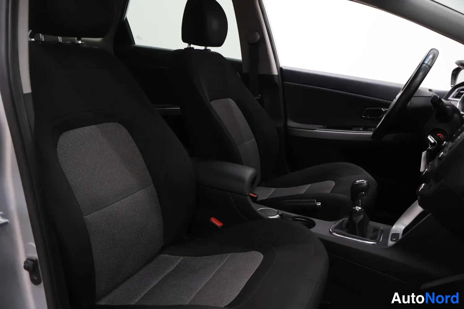 Hopea Kia Ceed 2016, etuistuimet, kuva 10