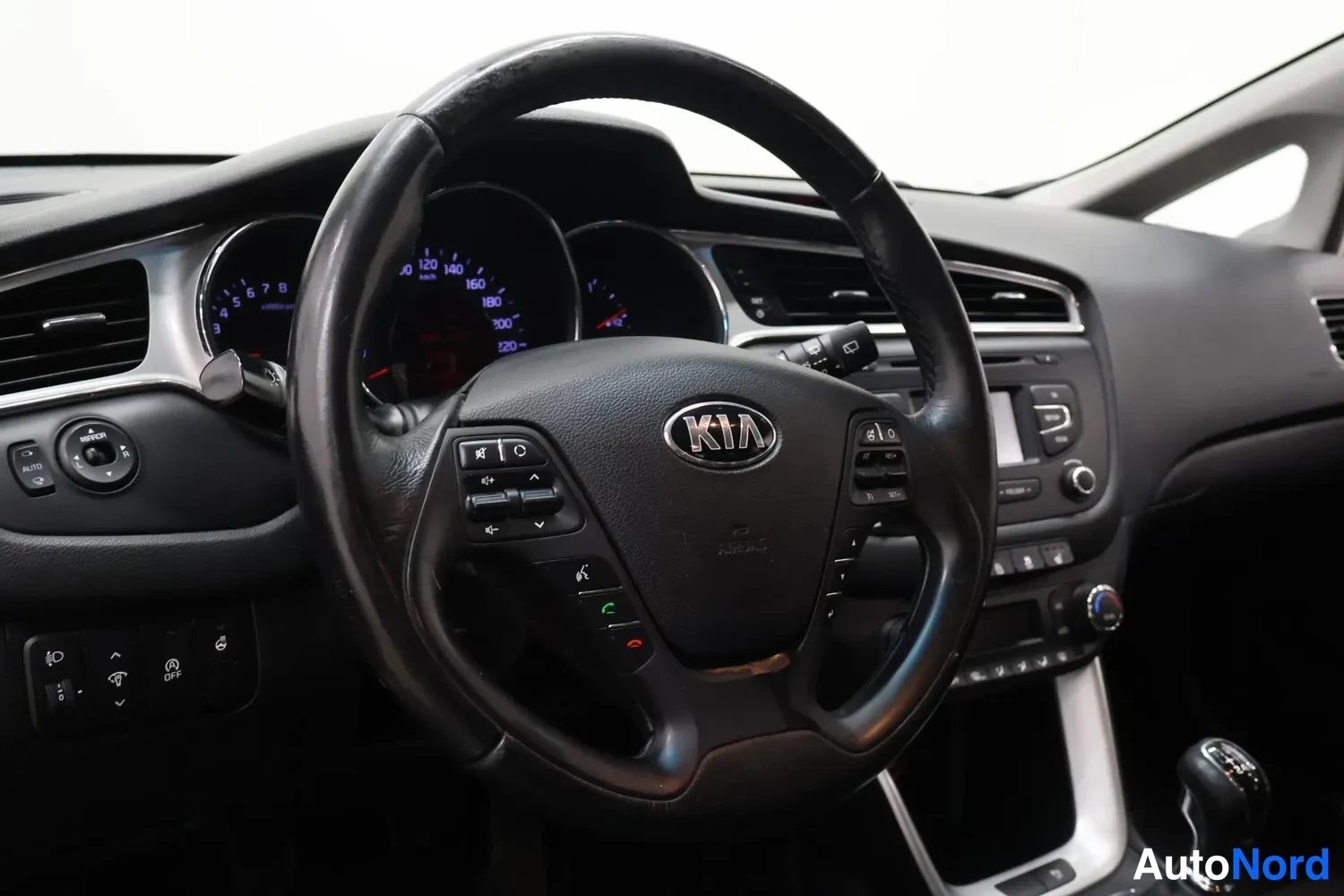 Hopea Kia Ceed 2016, ohjaamo, kuva 7