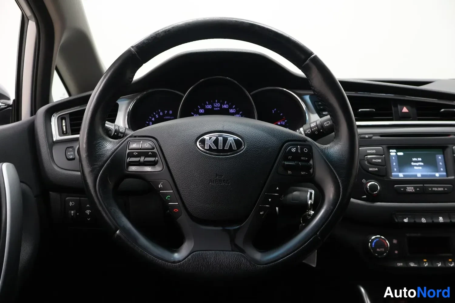 Hopea Kia Ceed 2016, ohjaamo, kuva 8