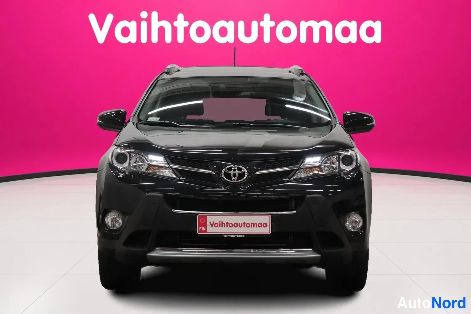 Musta Toyota RAV4 2013, edestä, kuva 3