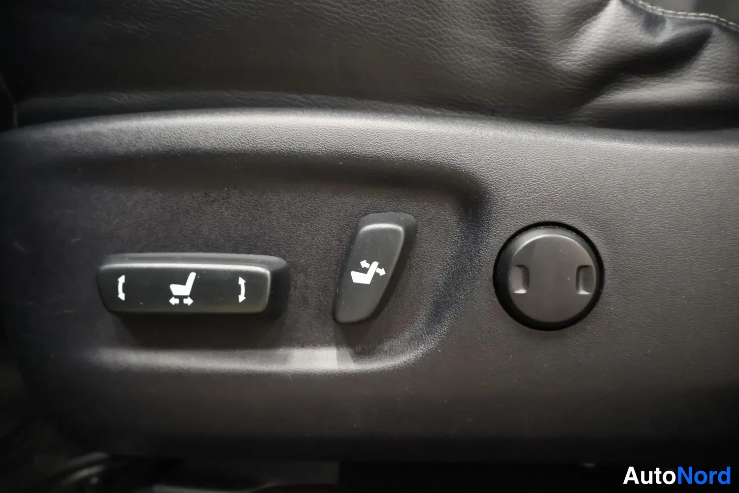 Musta Toyota RAV4 2013, yksityiskohta, kuva 12