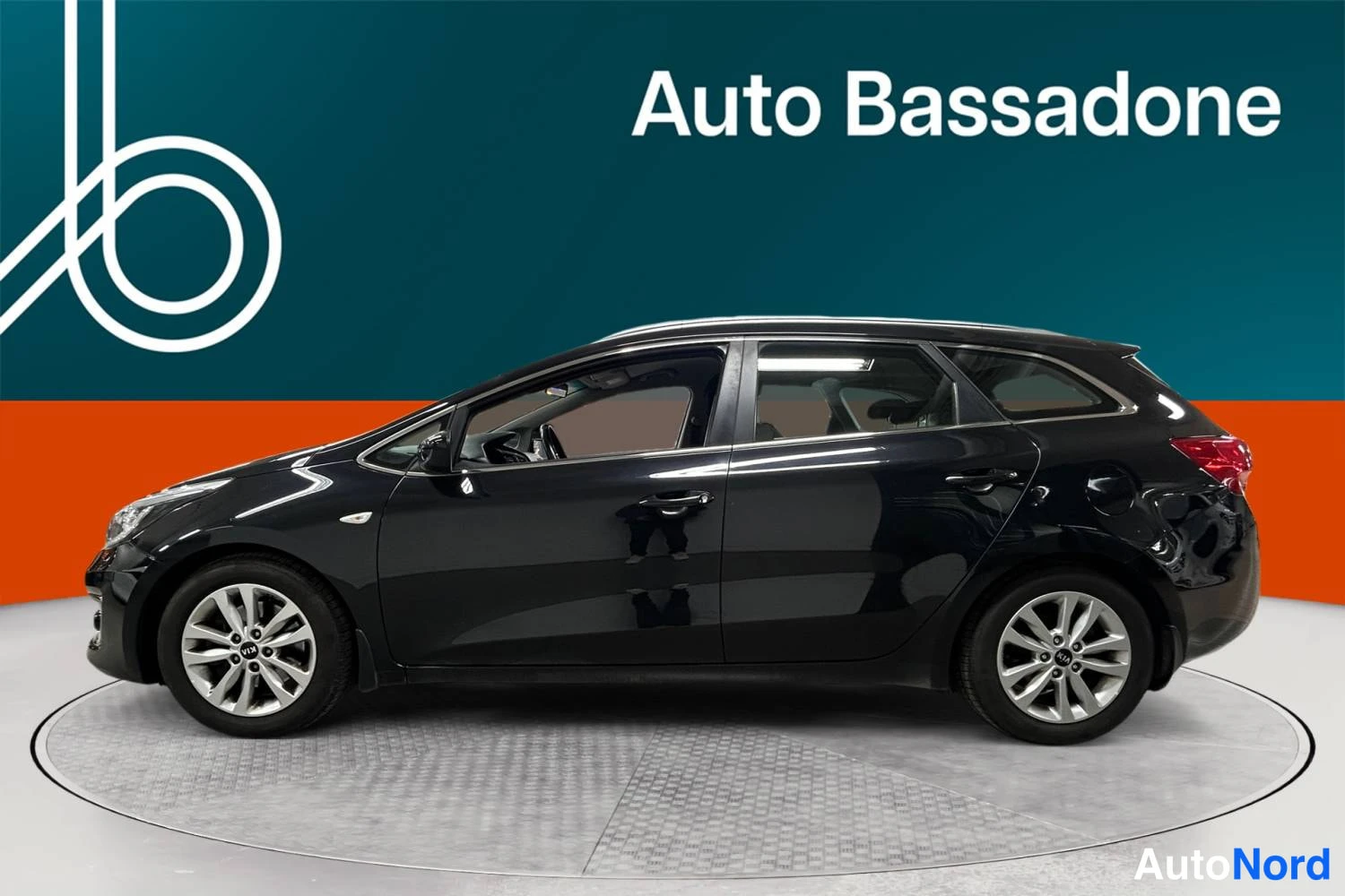 Musta Kia Cee´d 2017, sivulta, kuva 4