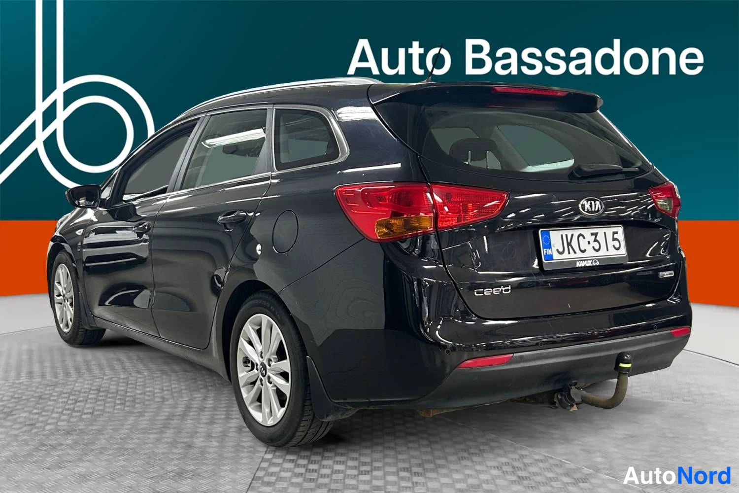 Musta Kia Cee´d 2017, takaviisto, kuva 7