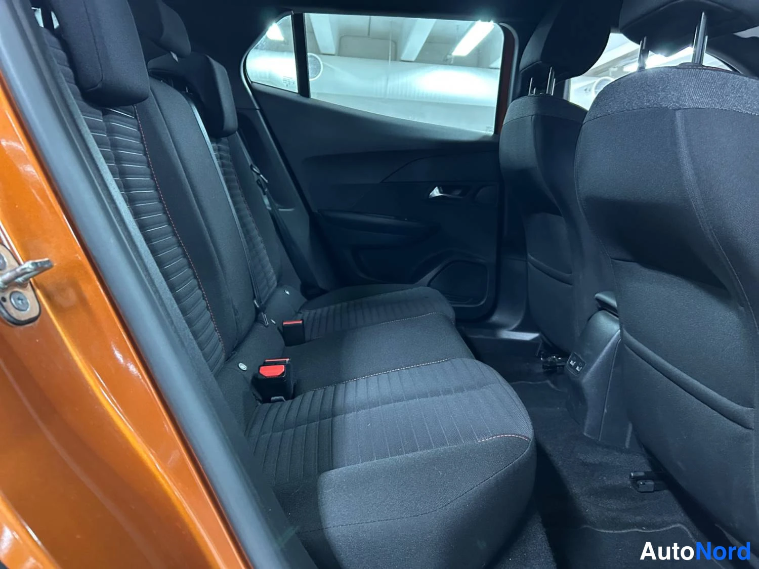 Oranssi Peugeot E-2008 2023, takaistuimet, kuva 12