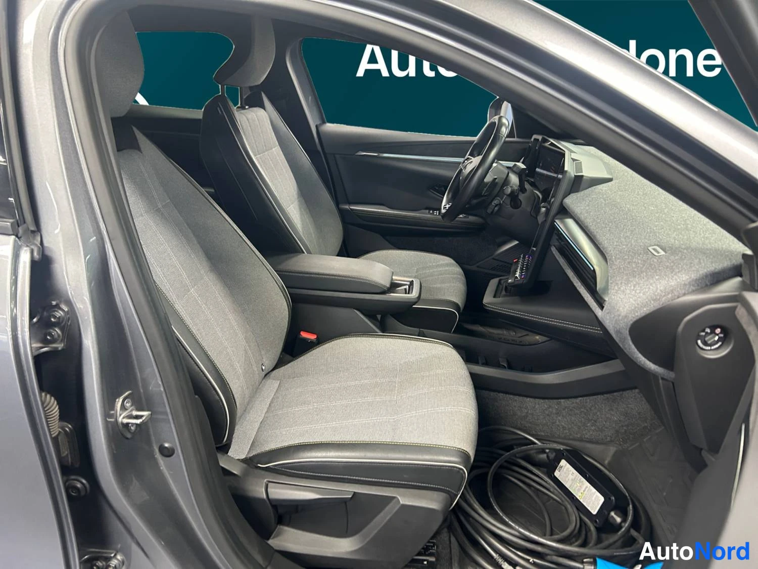 Hopea Renault Megane E-Tech electric 2023, etuistuimet, kuva 14