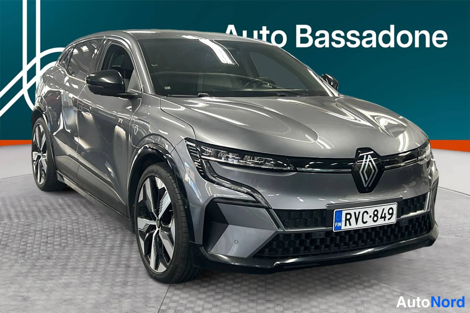 Hopea Renault Megane E-Tech electric 2023, etuviisto, keula oikealle, kuva 3