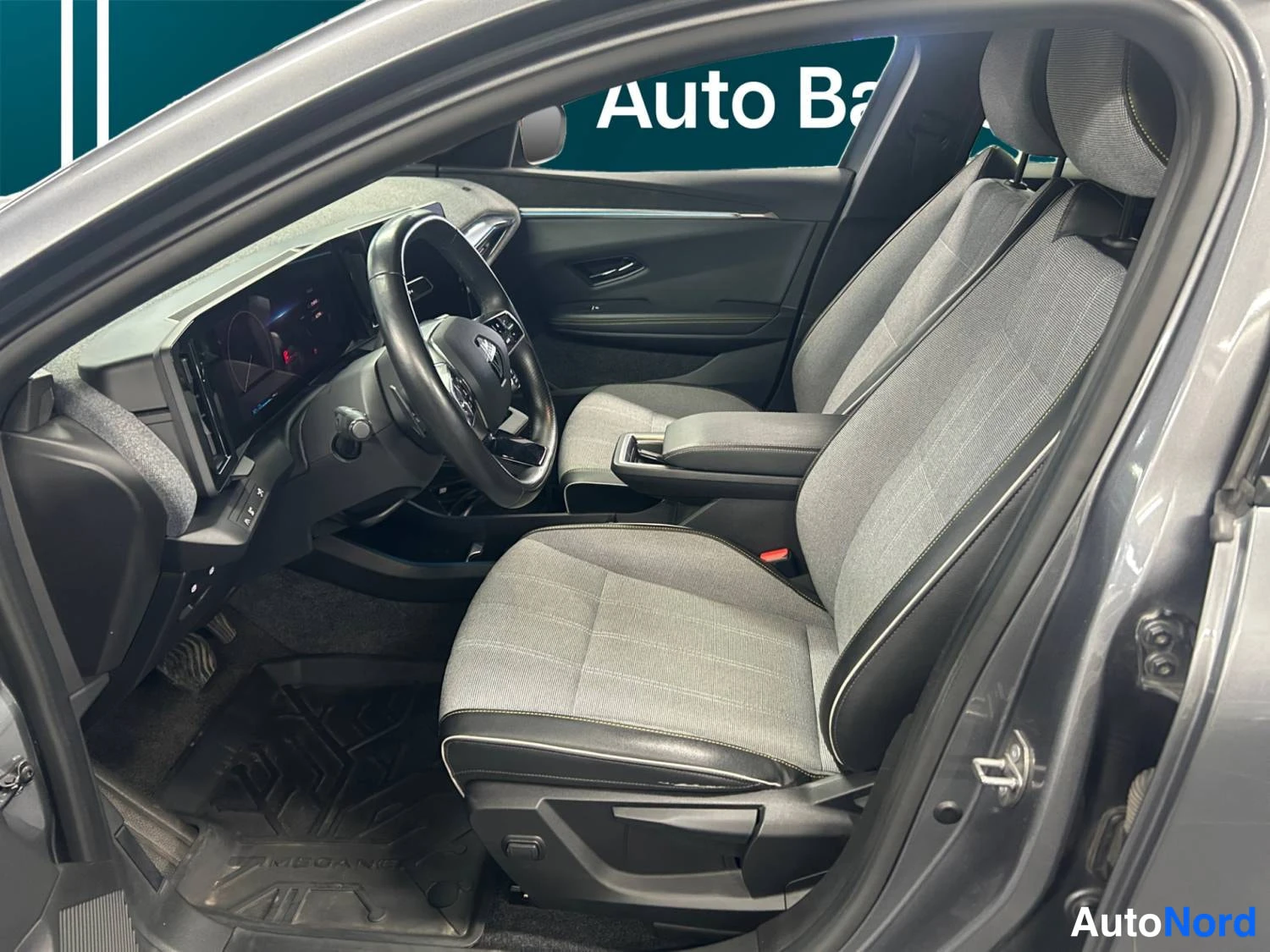 Hopea Renault Megane E-Tech electric 2023, ohjaamo, kuva 11
