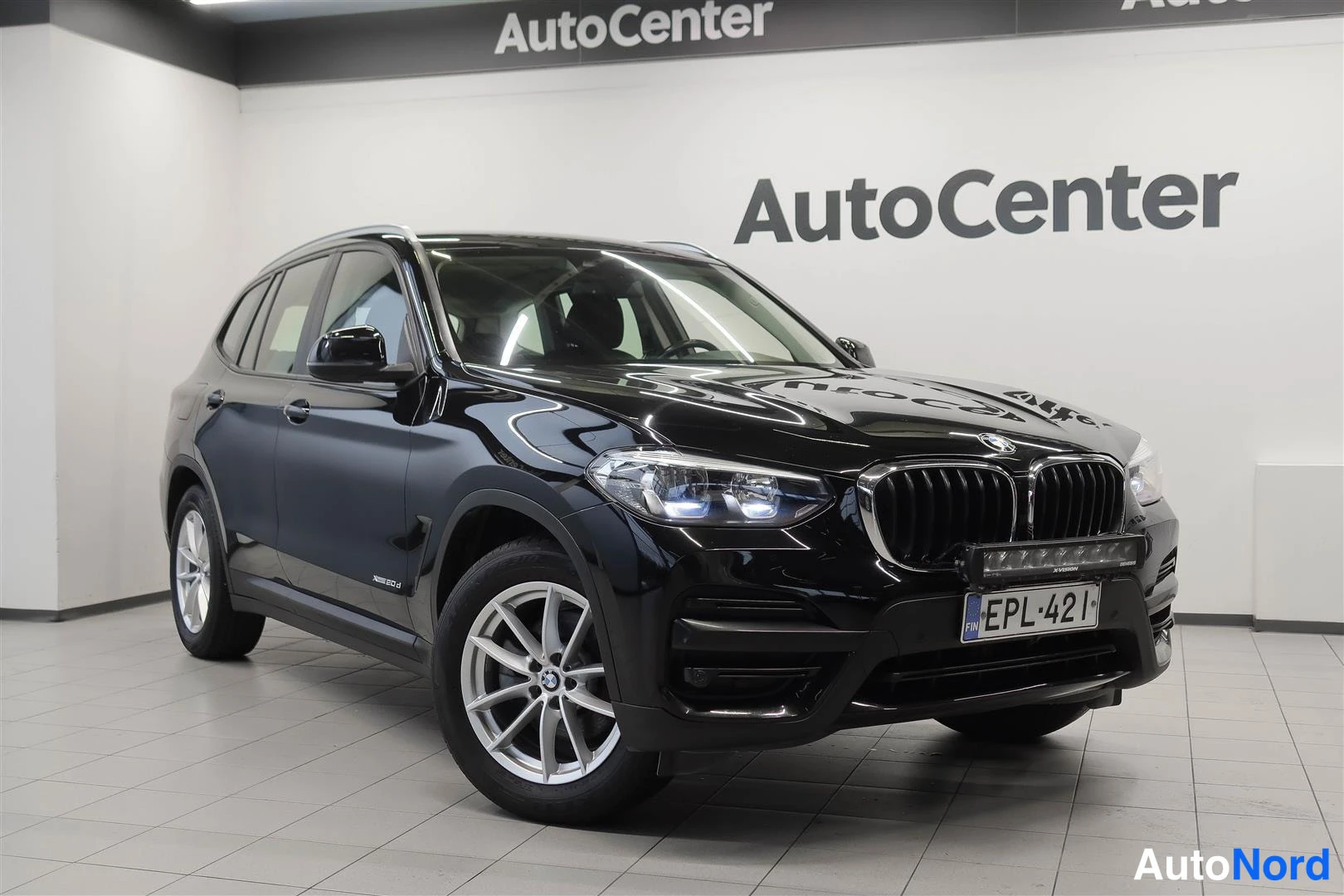 Musta BMW X3 2018, etuviisto, keula oikealle, kuva 2
