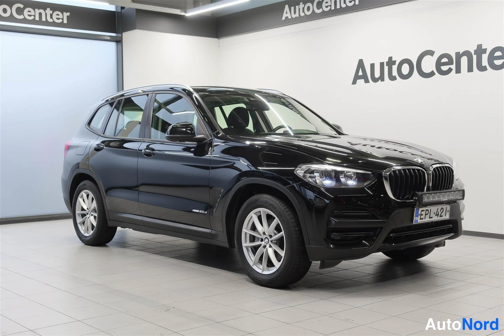 Musta BMW X3 2018, etuviisto, keula oikealle, kuva 4