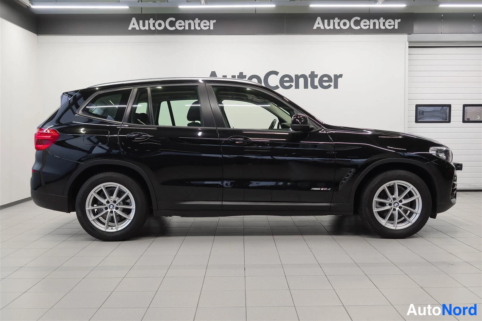 Musta BMW X3 2018, takaviisto, kuva 6