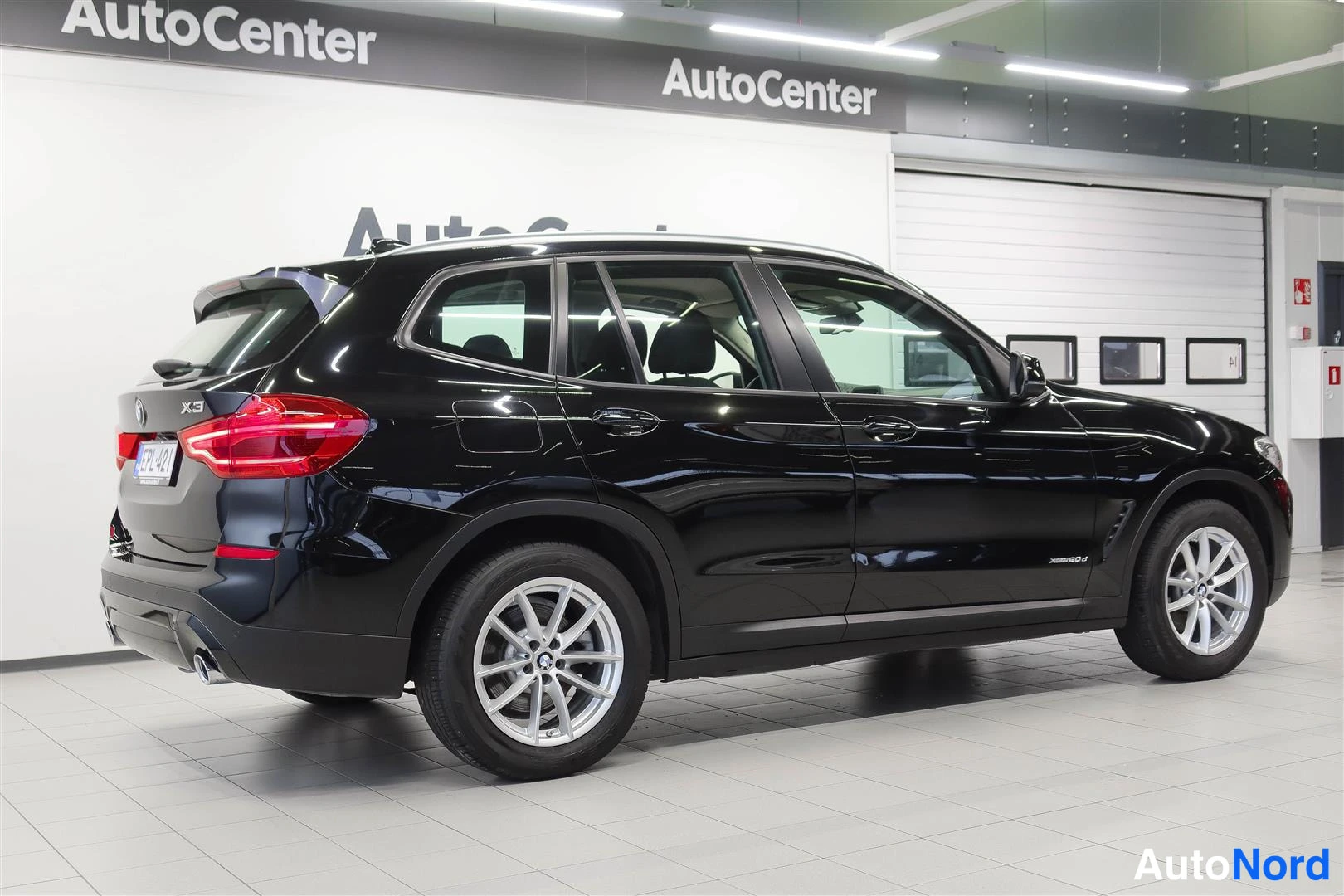 Musta BMW X3 2018, takaviisto, kuva 7