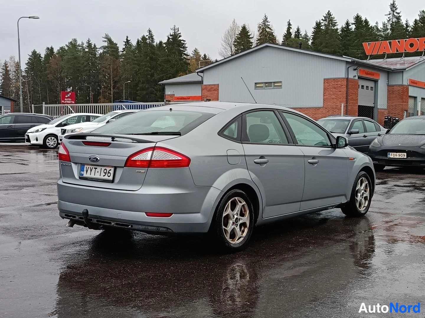 Harmaa Ford Mondeo 2010, takaviisto, kuva 4