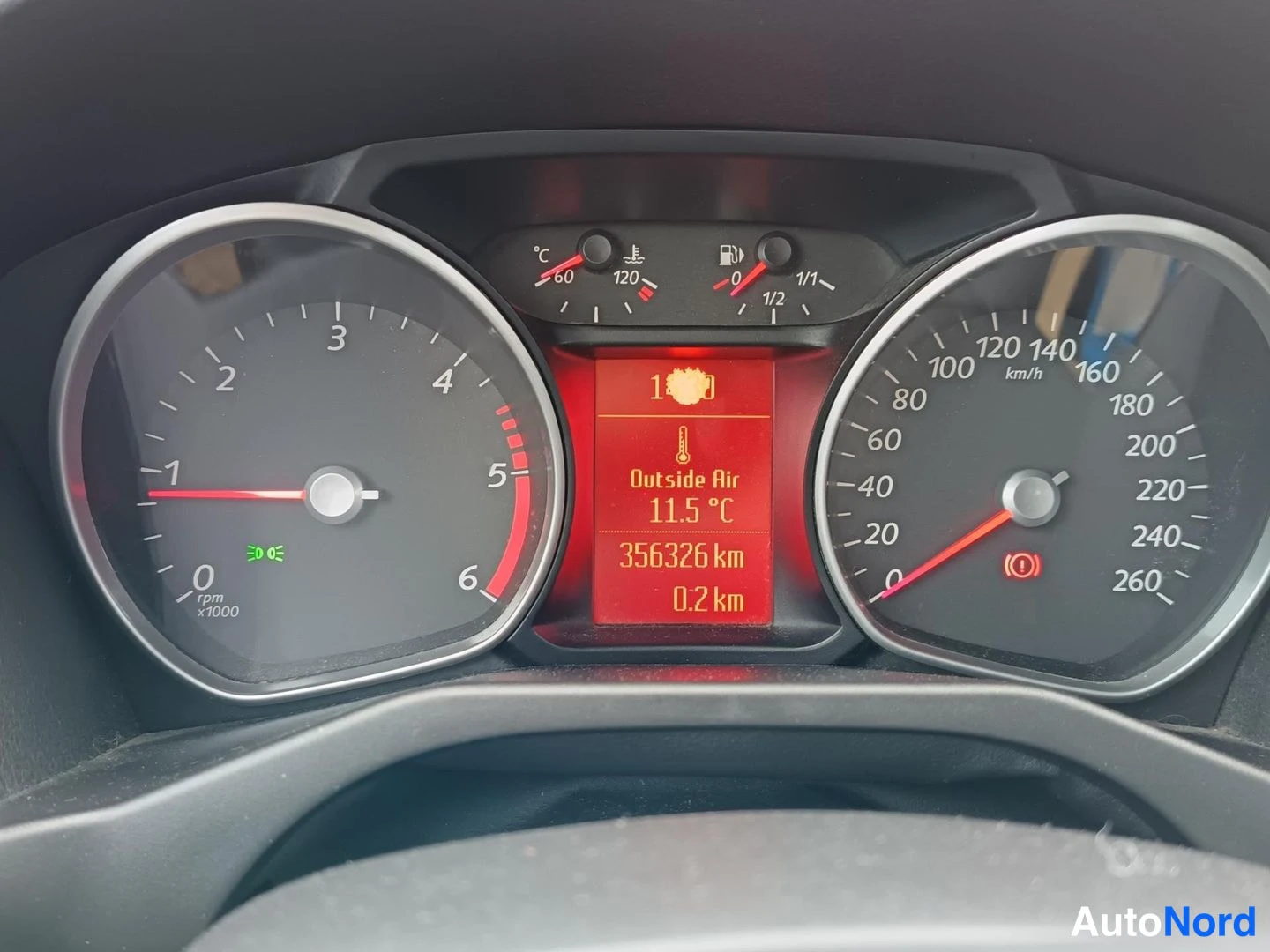 Harmaa Ford Mondeo 2010, yksityiskohta, kuva 9