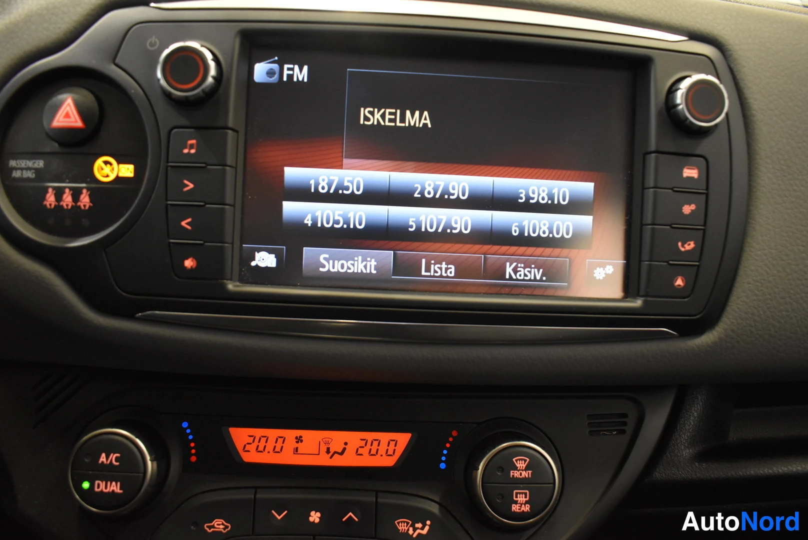 Ruskea Toyota Yaris 2017, yksityiskohta, kuva 17