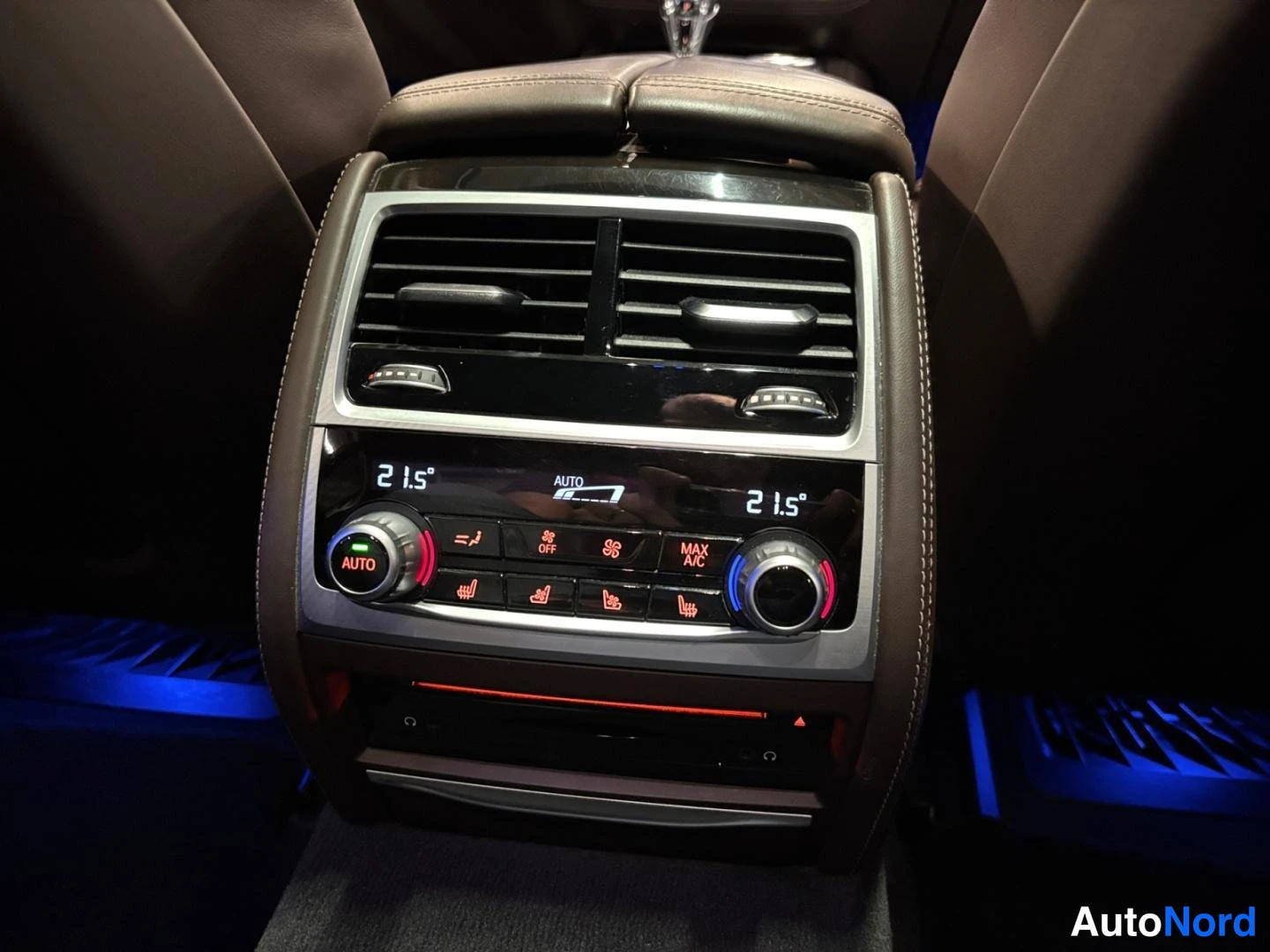 Valkoinen BMW 740e xDrive 2018, yksityiskohta, kuva 8