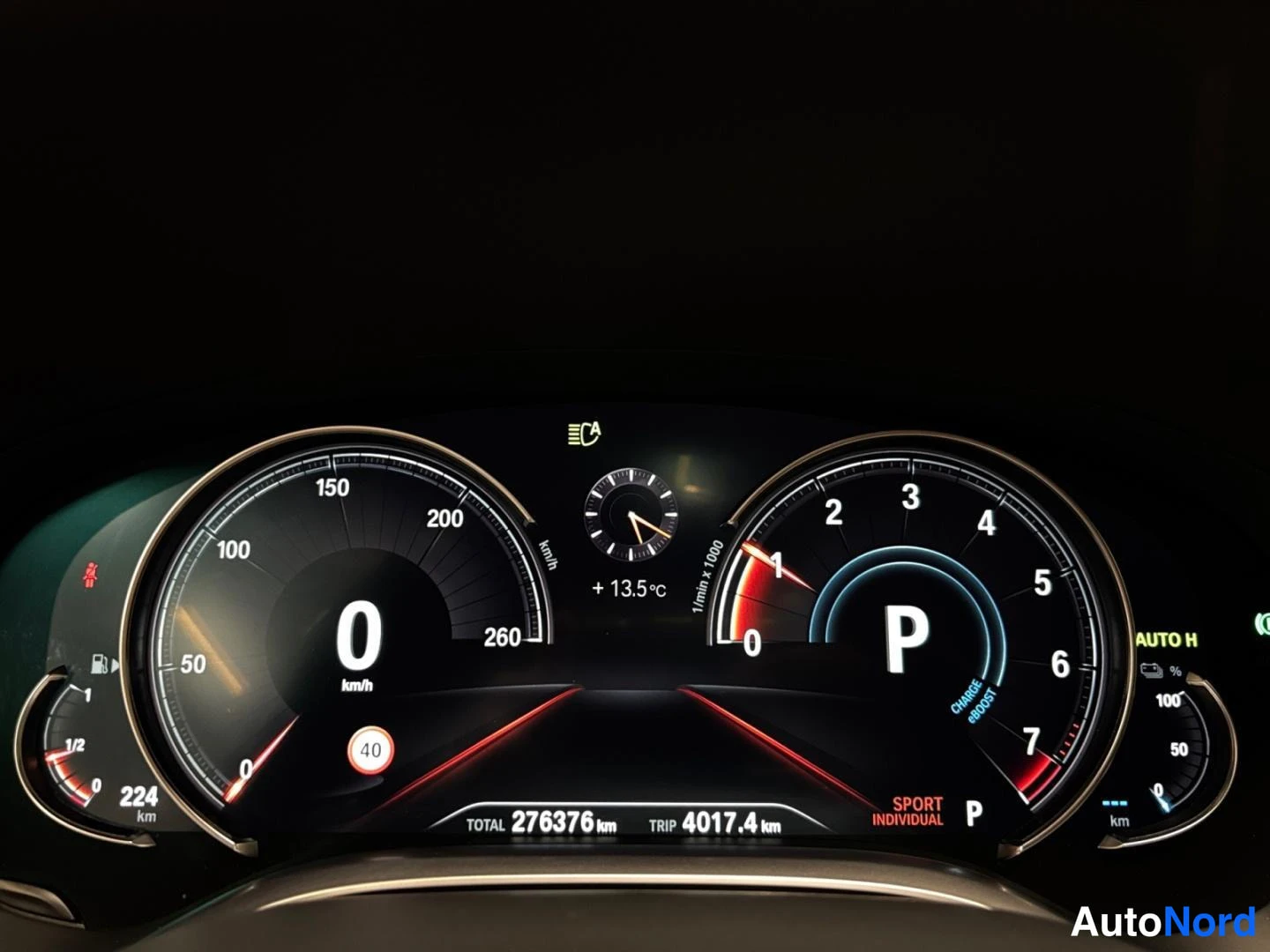 Valkoinen BMW 740e xDrive 2018, yksityiskohta, kuva 18