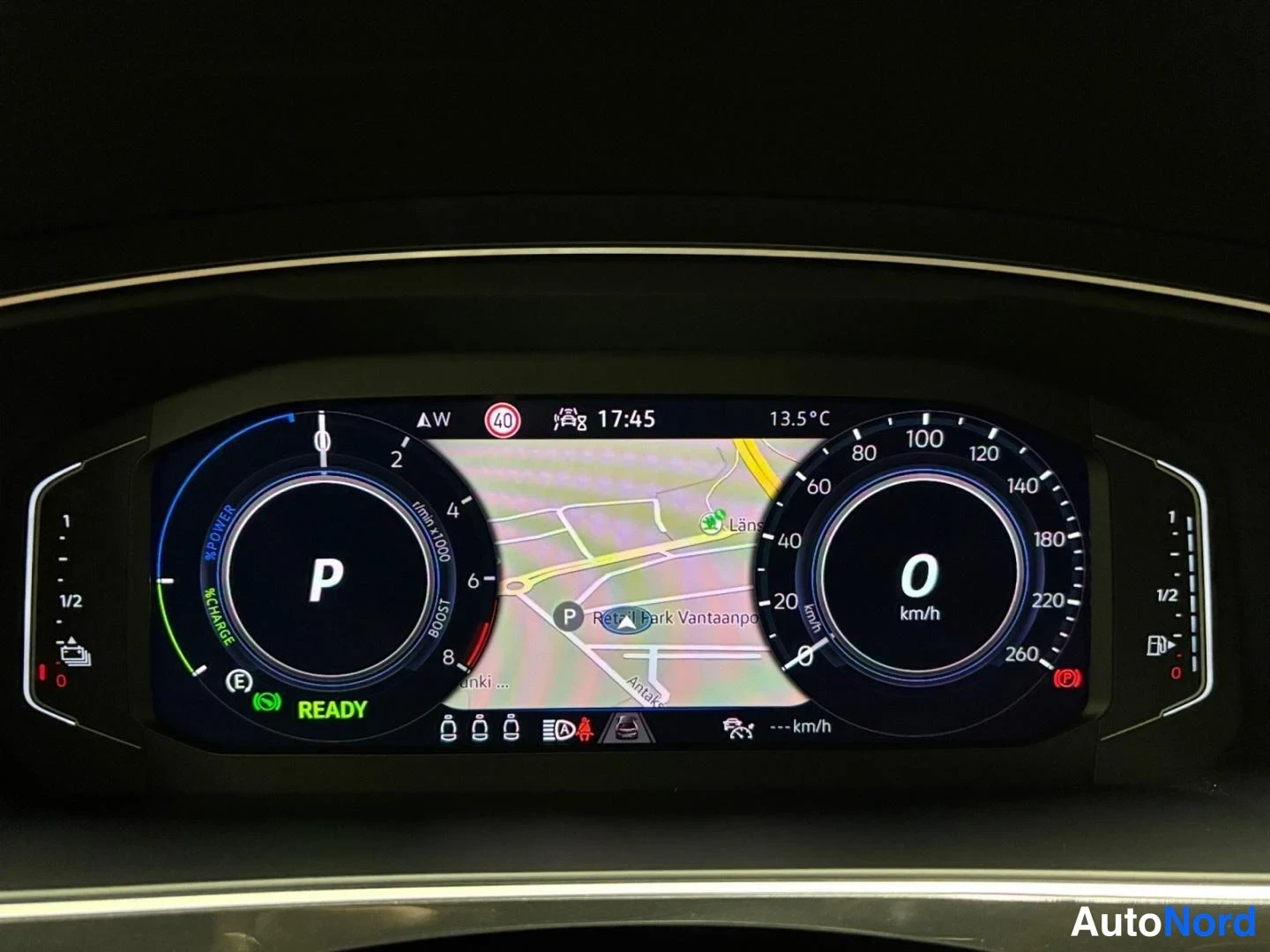 Harmaa Volkswagen Tiguan 2024, yksityiskohta, kuva 11