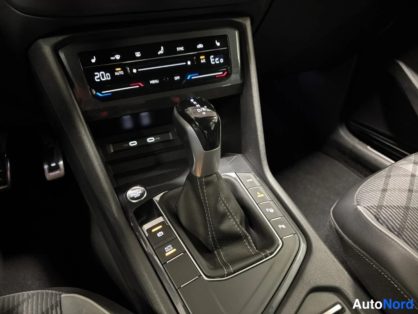 Harmaa Volkswagen Tiguan 2024, yksityiskohta, kuva 17