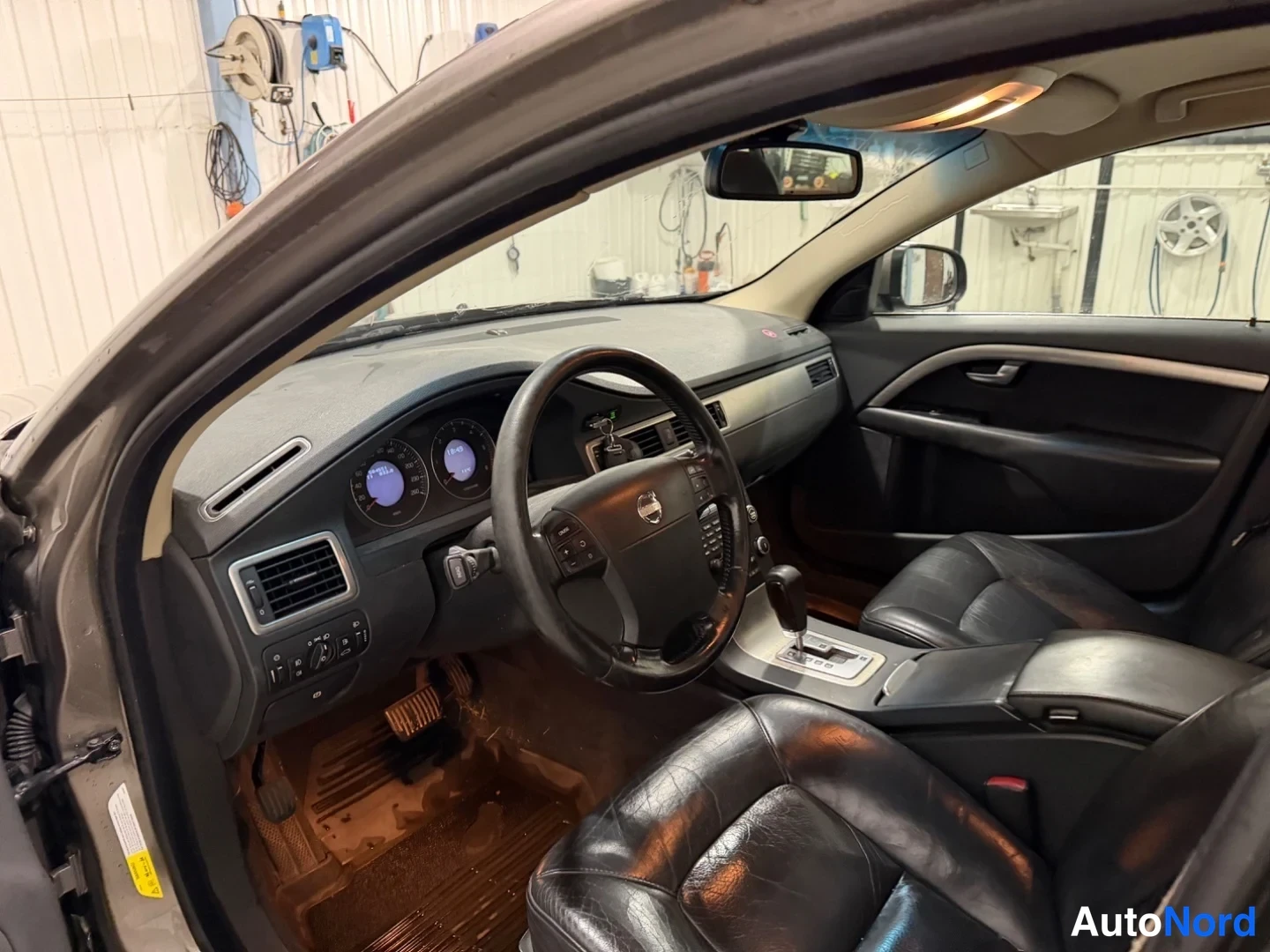 Harmaa Volvo S80 2008, ohjaamo, kuva 6