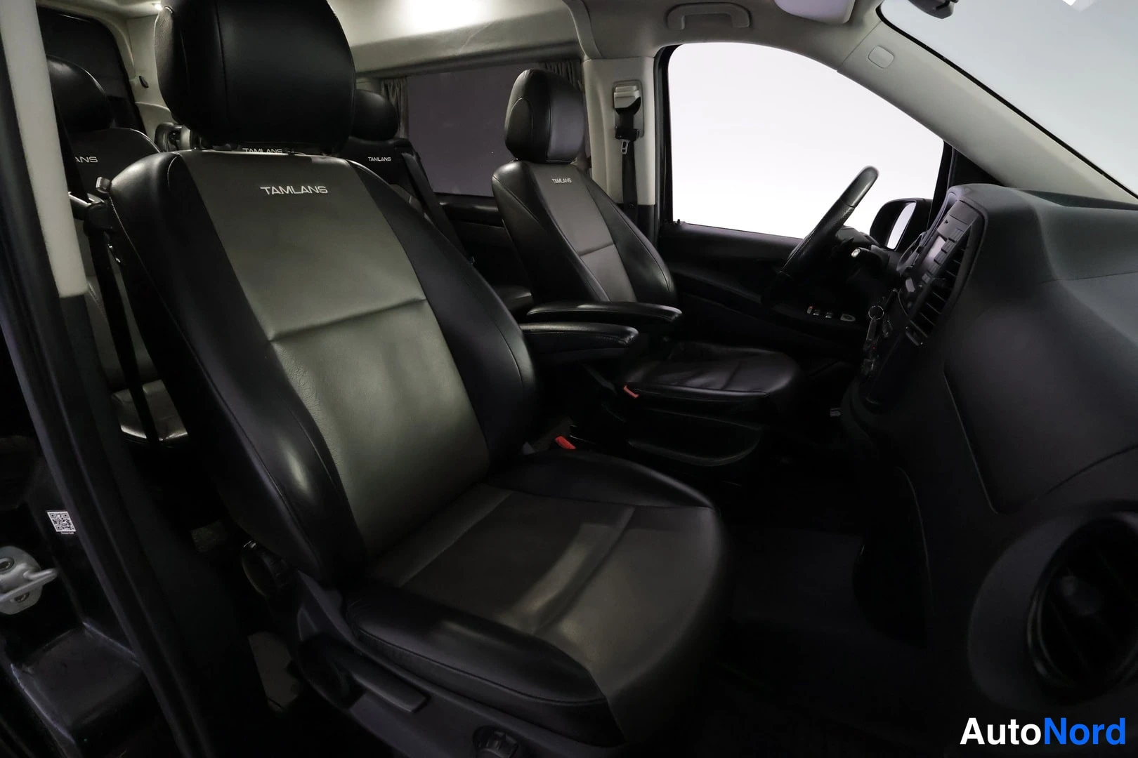 Musta Mercedes-Benz Vito 116 CDI 2020, etuistuimet, kuva 18