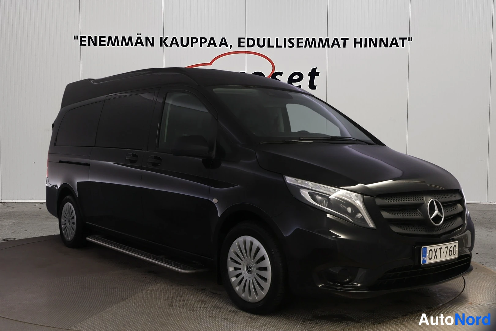 Musta Mercedes-Benz Vito 116 CDI 2020, etuviisto, keula oikealle, kuva 2