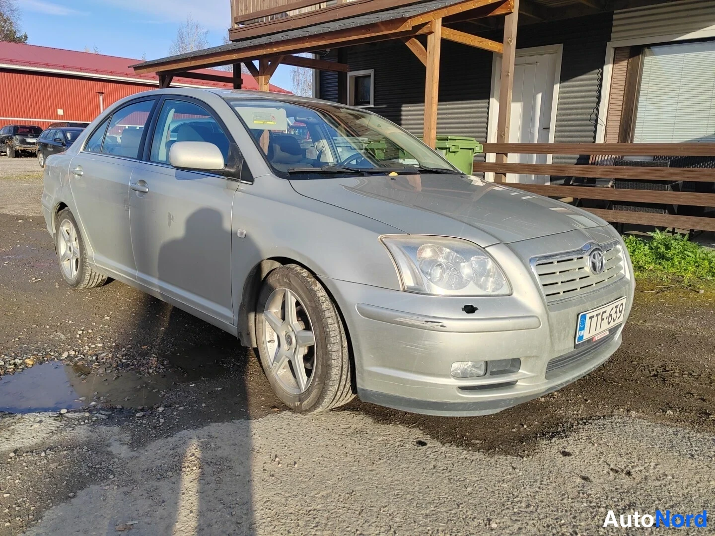 Hopea Toyota Avensis 2003, etuviisto, keula vasemmalle, kuva 2