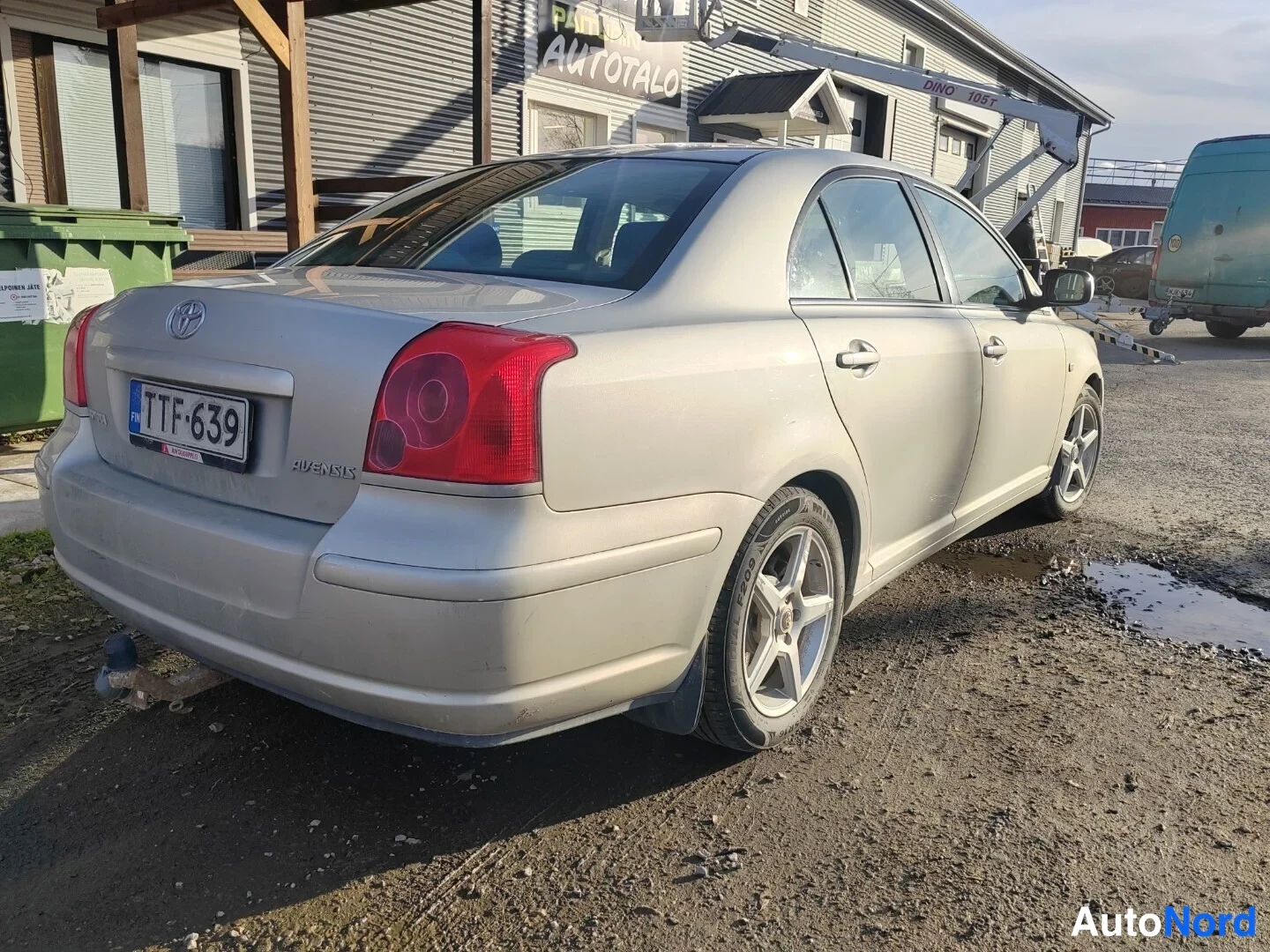 Hopea Toyota Avensis 2003, takaviisto, kuva 3